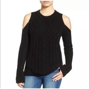 Vince Camuto Cold Shoulder Sweater
Size Mefium
